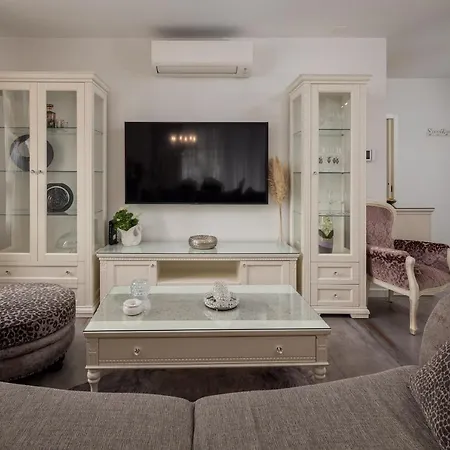 Luxury Azure Apartment