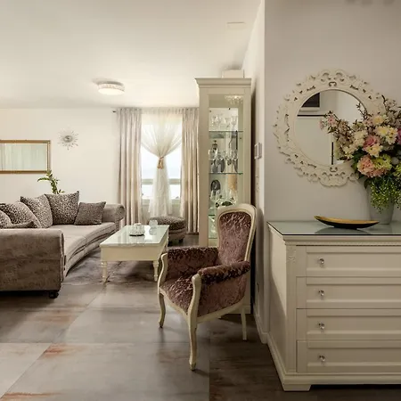 Luxury Azure Apartment *